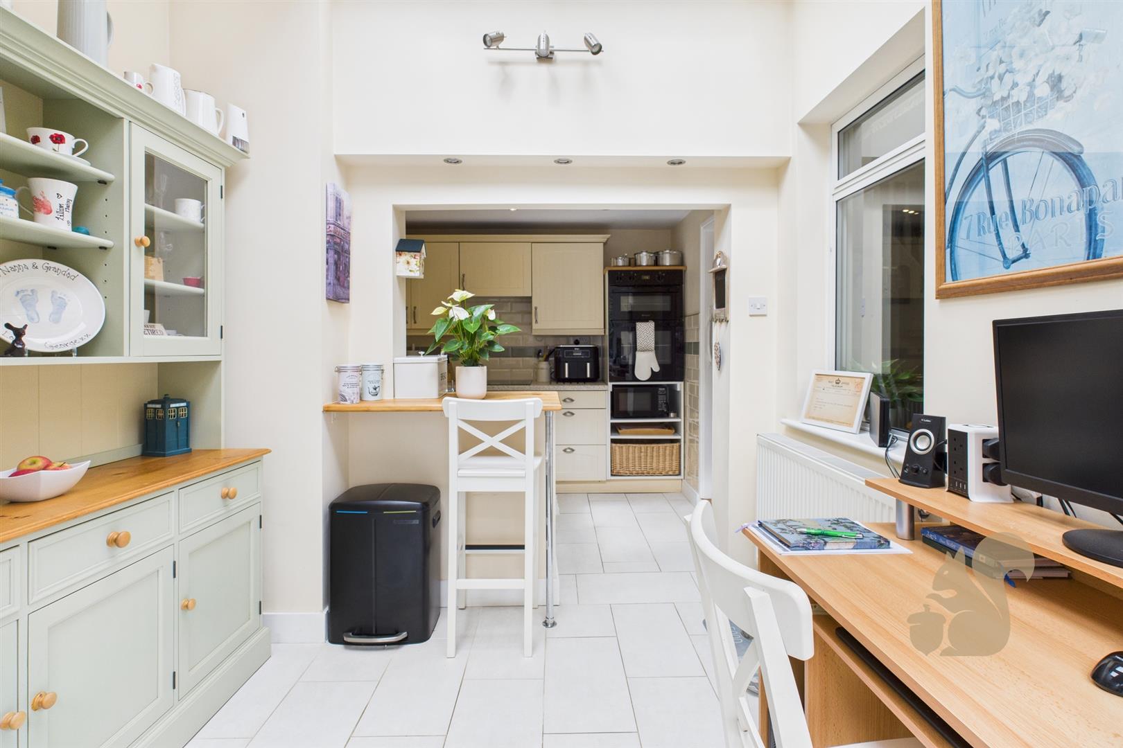 Kitchen/Sun Room